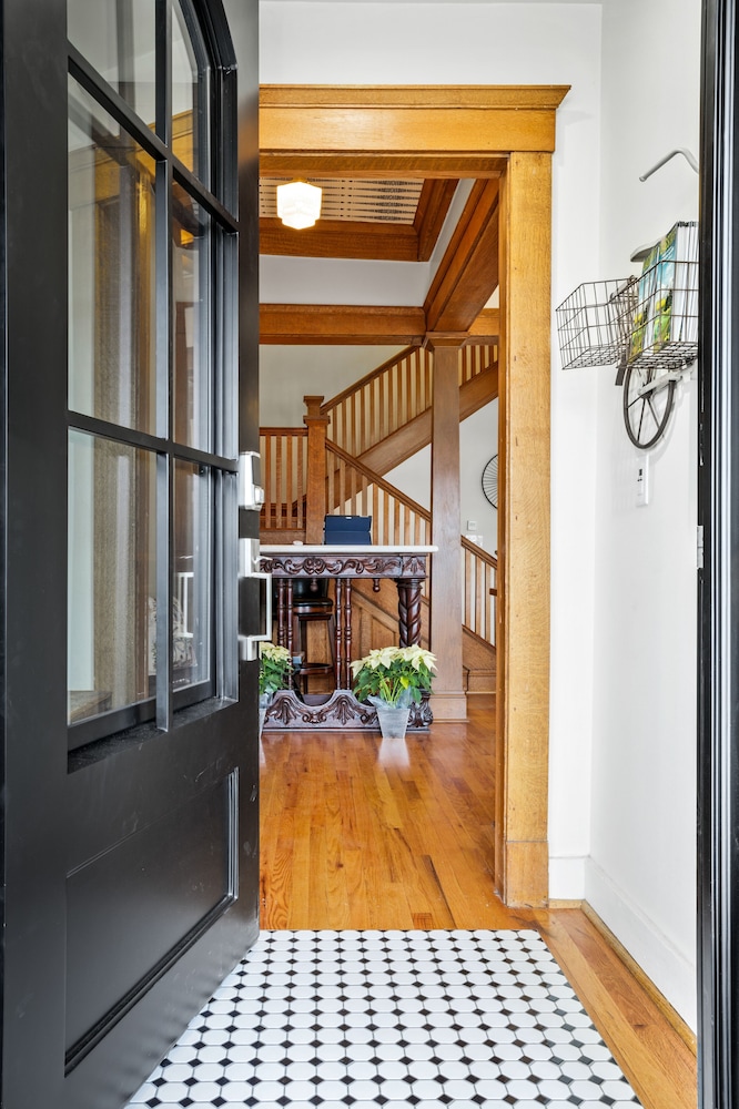 Bespoke Inn Flagstaff 10/50