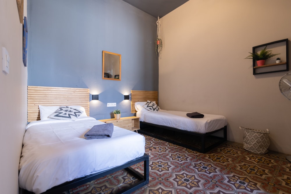 ROOM, TWIN BEDS, PRIVATE BATHROOM