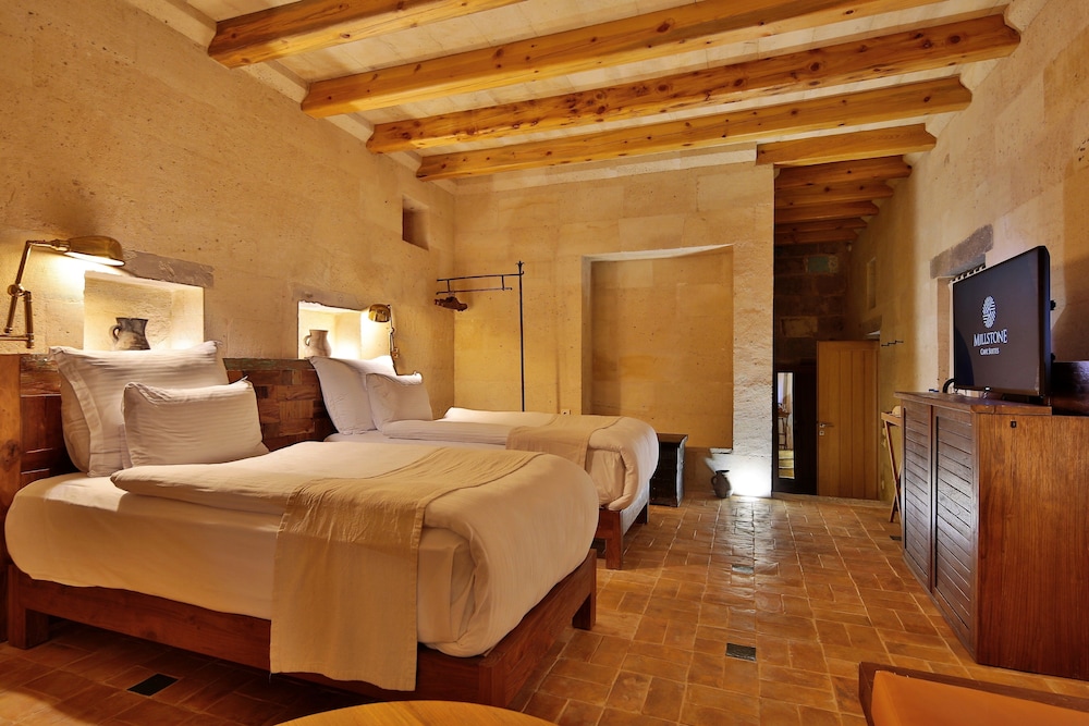 MILLSTONE CAVE SUITES 44/77
