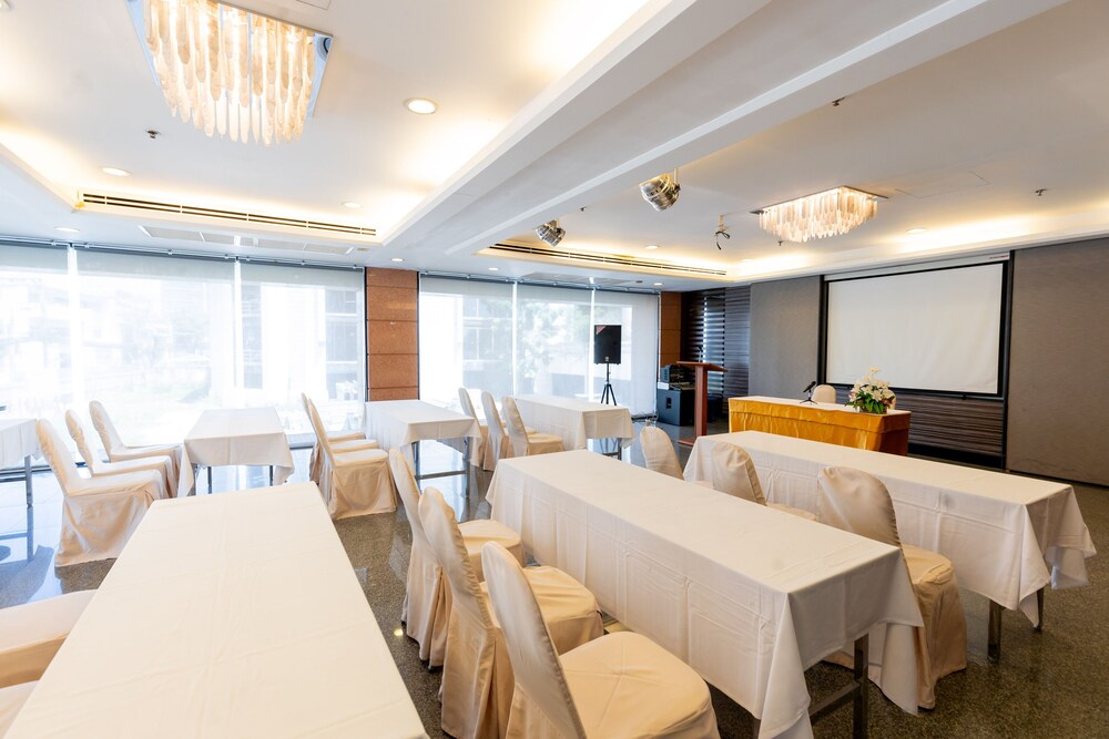 Sukhothai Hotel and Residence Ratchada 55/61