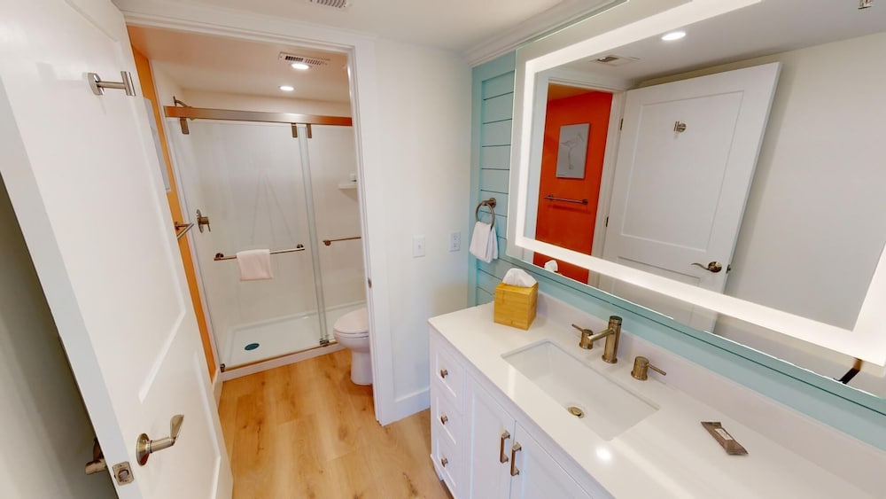 1 Bedroom, Suite, King Bed, Bay View, Sofa, Manasota Key Resort 2/2