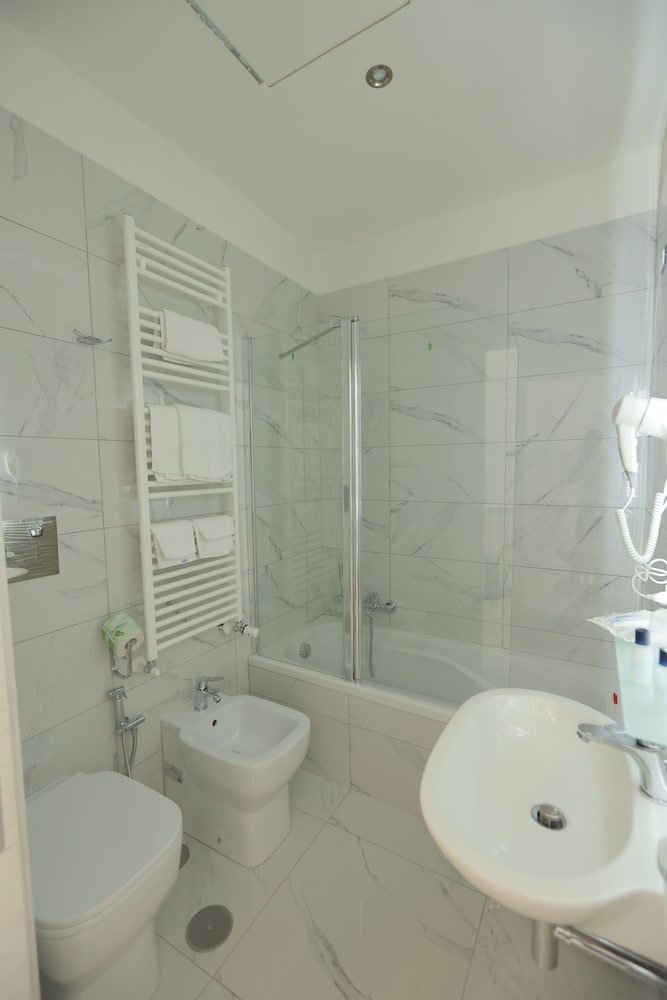 Garibaldi Suite 64/71
