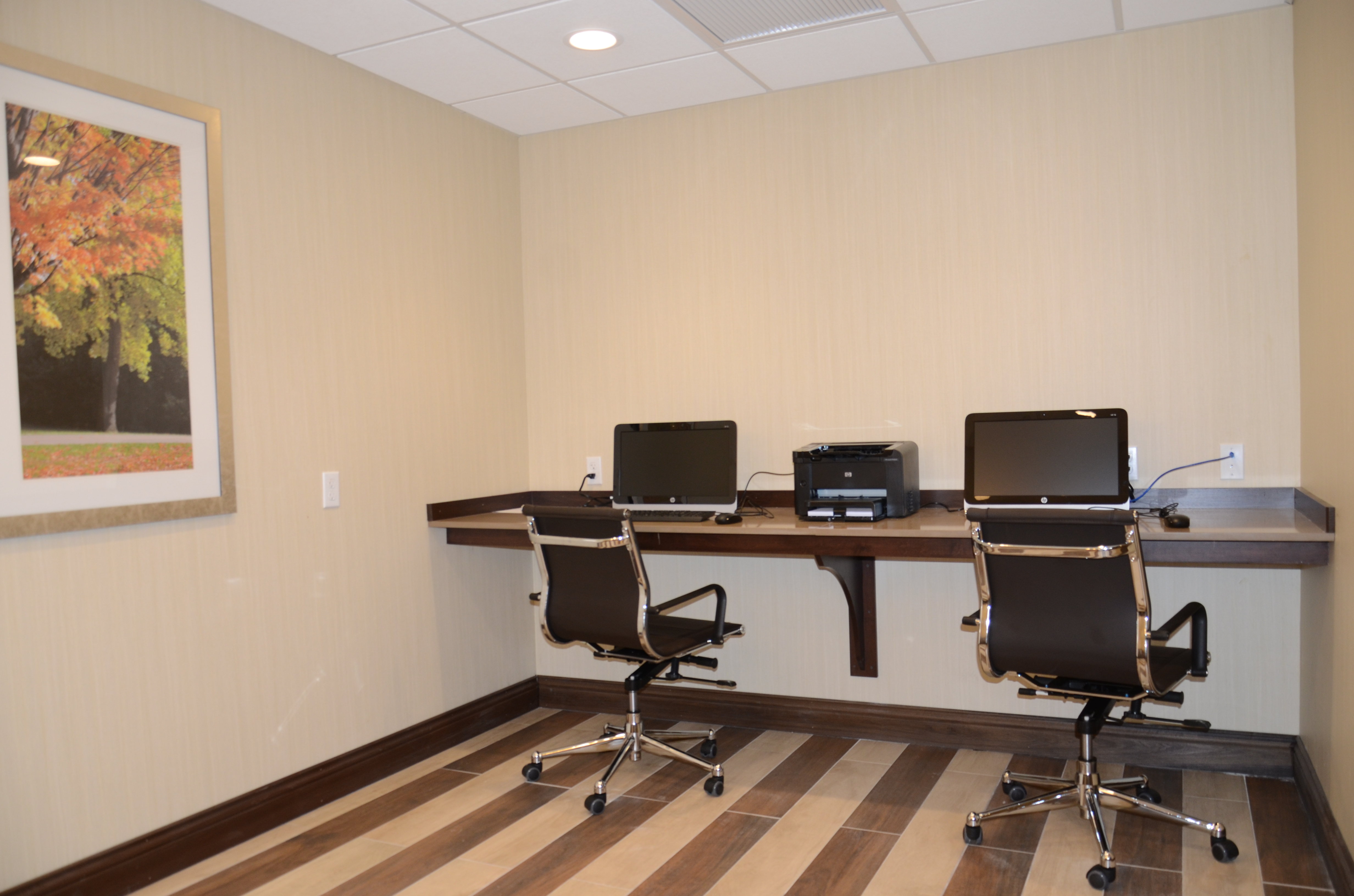 Holiday Inn Express Cheektowaga North East 45/46