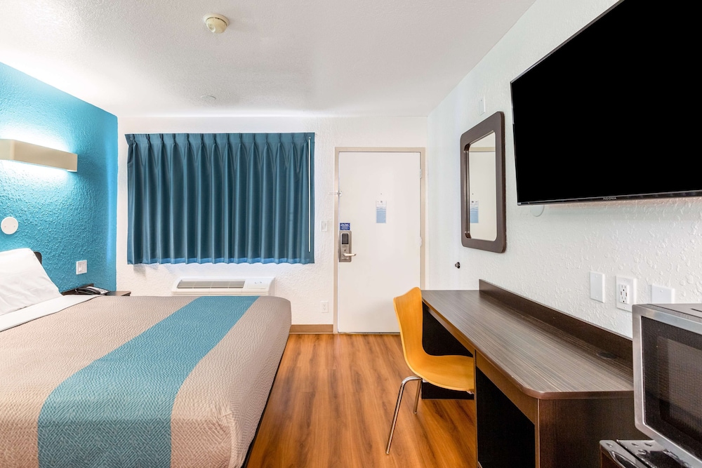 Motel6 Valdosta, GA - University 20/49