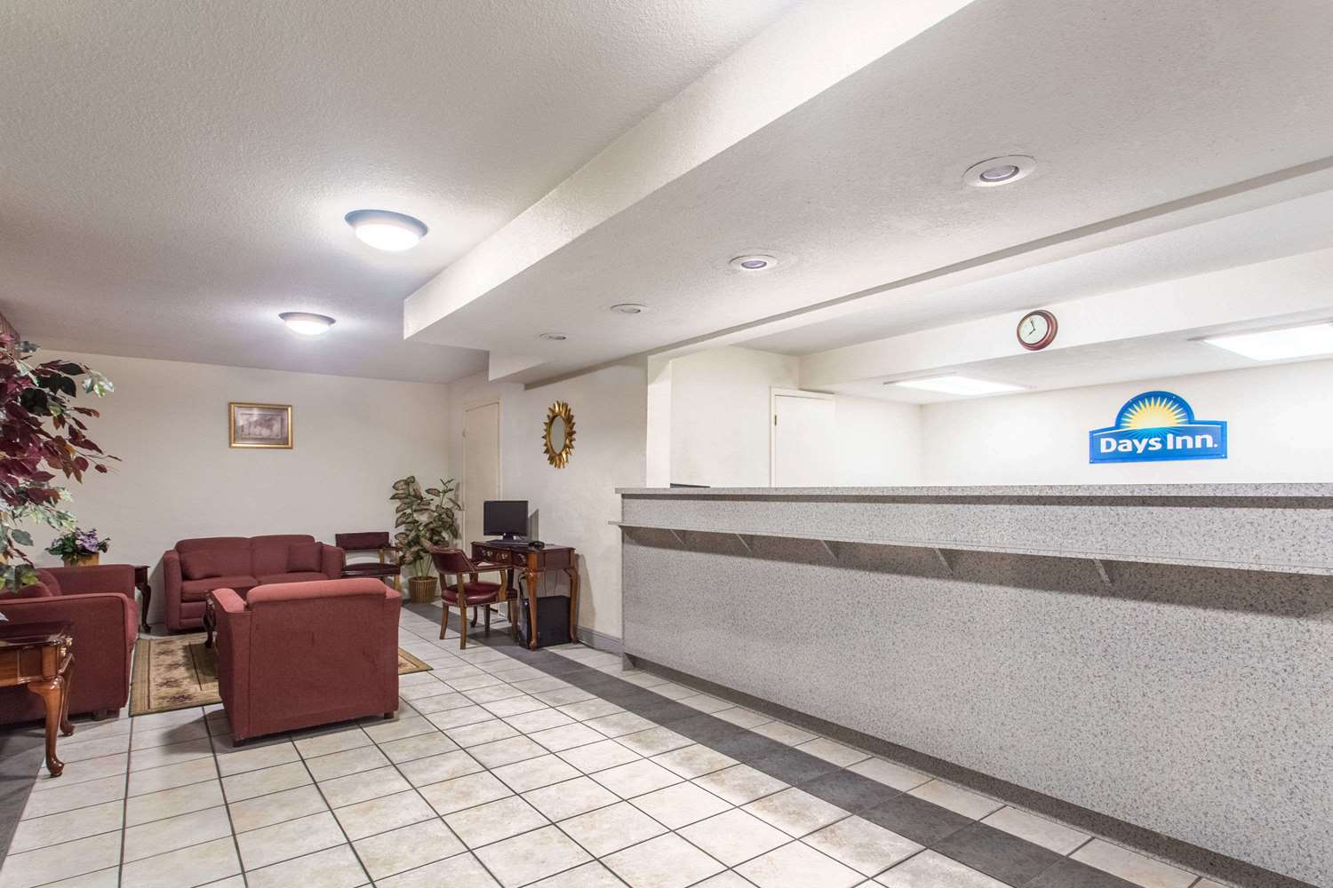 Days Inn By Wyndham Lake City I-10 5/35