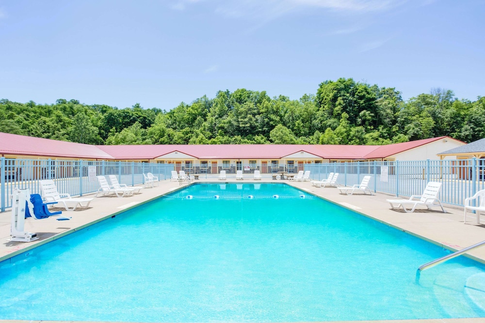 Travelodge by Wyndham Parkersburg 7/13