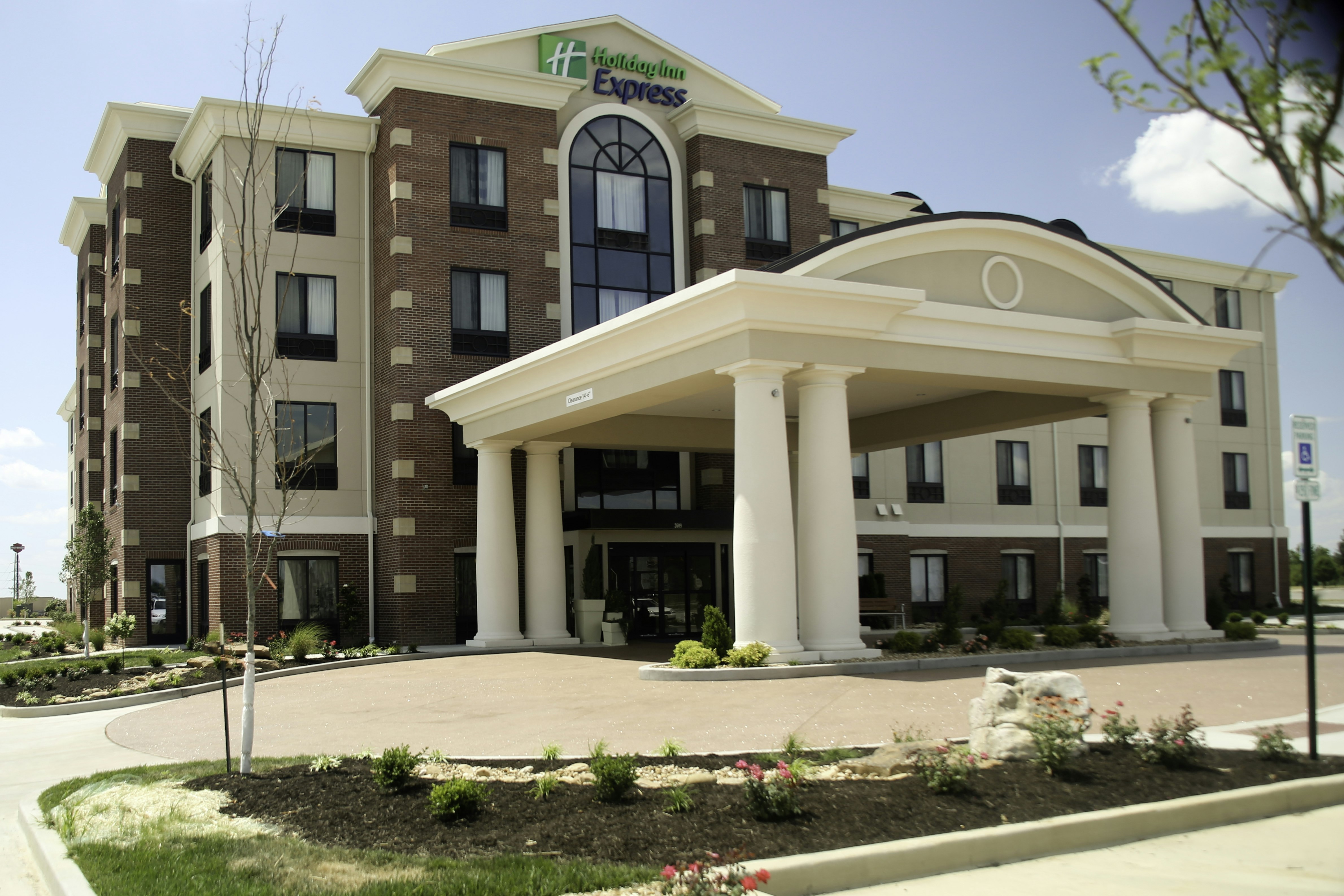 Holiday Inn Express Hotel Suites Marion Northeast 8/43