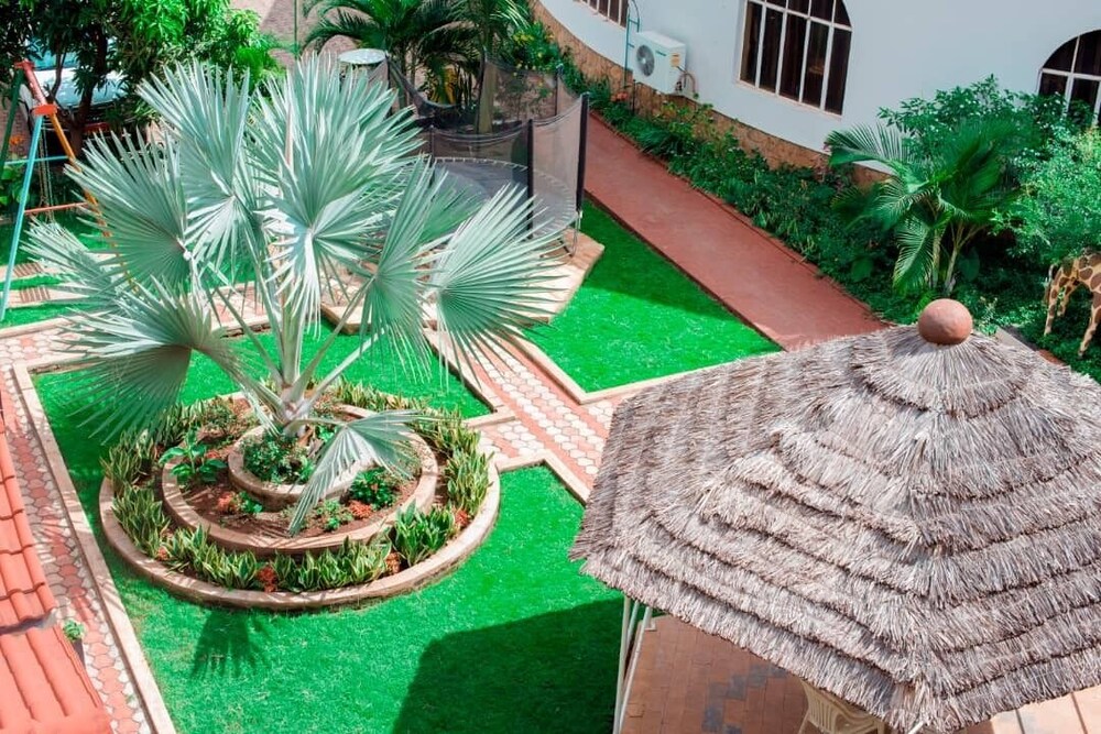 Kilimanjaro Crane Hotel 42/45