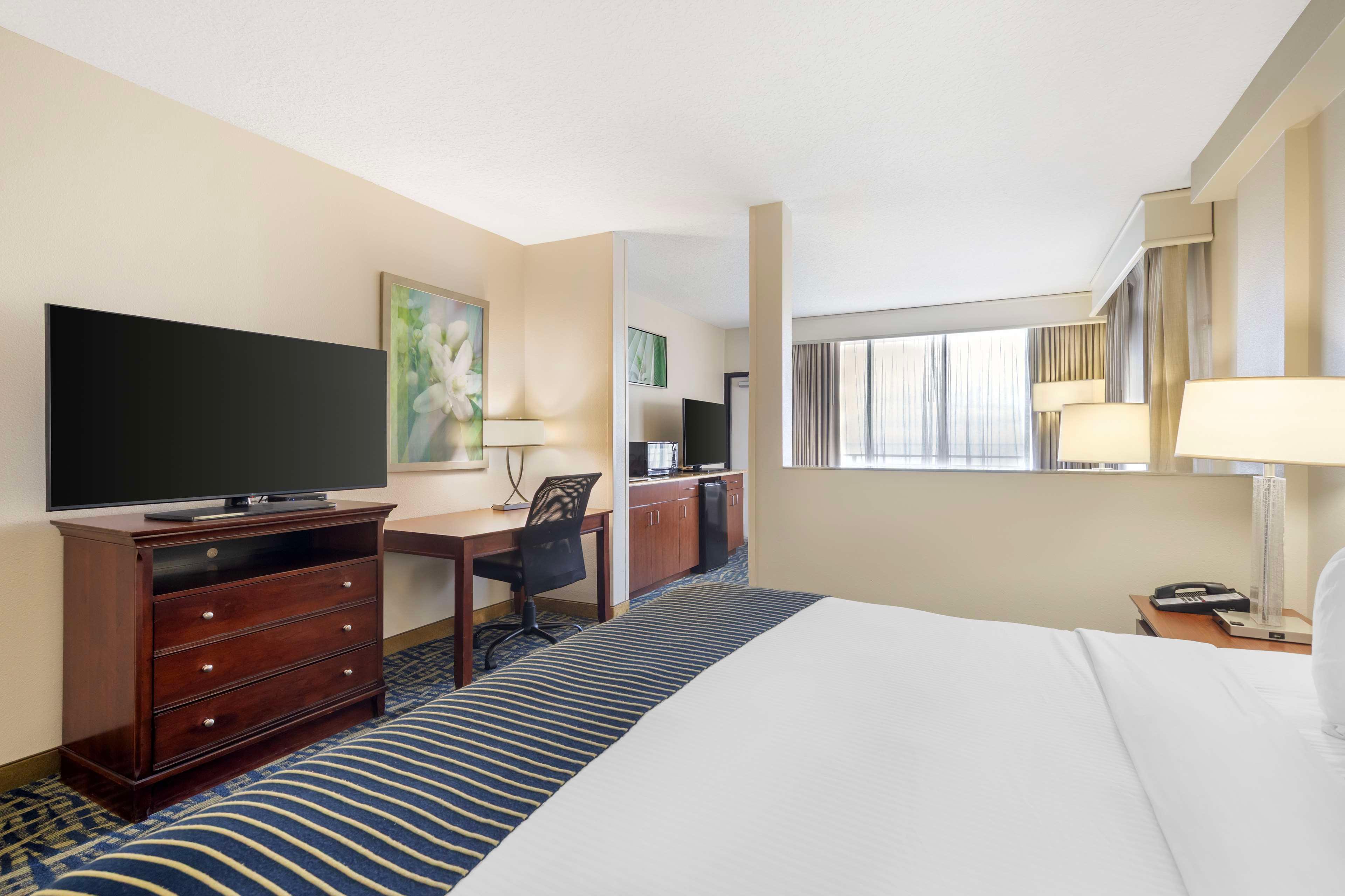 Junior Suite, King Bed, Ocean Front, Beach Tower