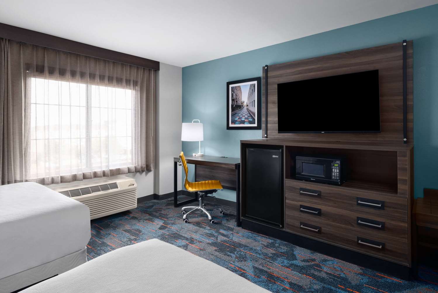 La Quinta Inn & Suites by Wyndham Greensboro NC 34/55