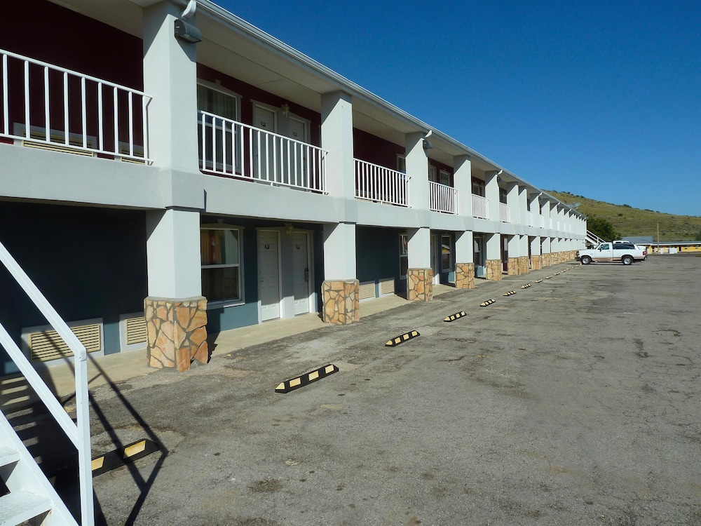 Americas Best Value Inn Alpine 1/33