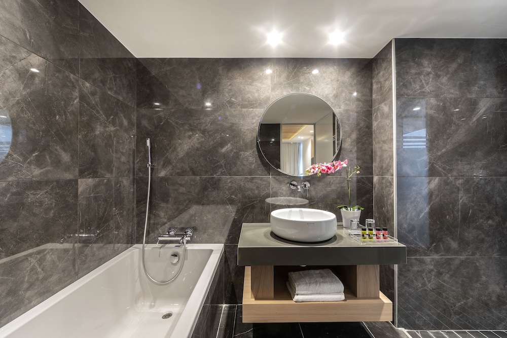 Limanaki Beach Hotel & Suites 12/36