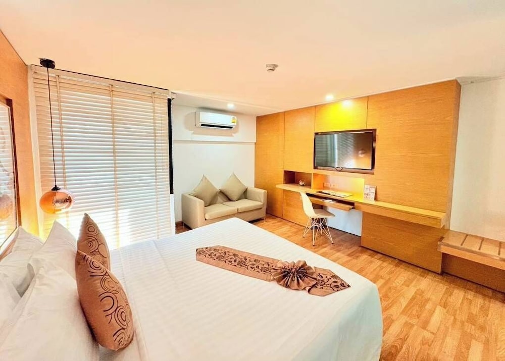 JUNIOR SUITE, KING BED