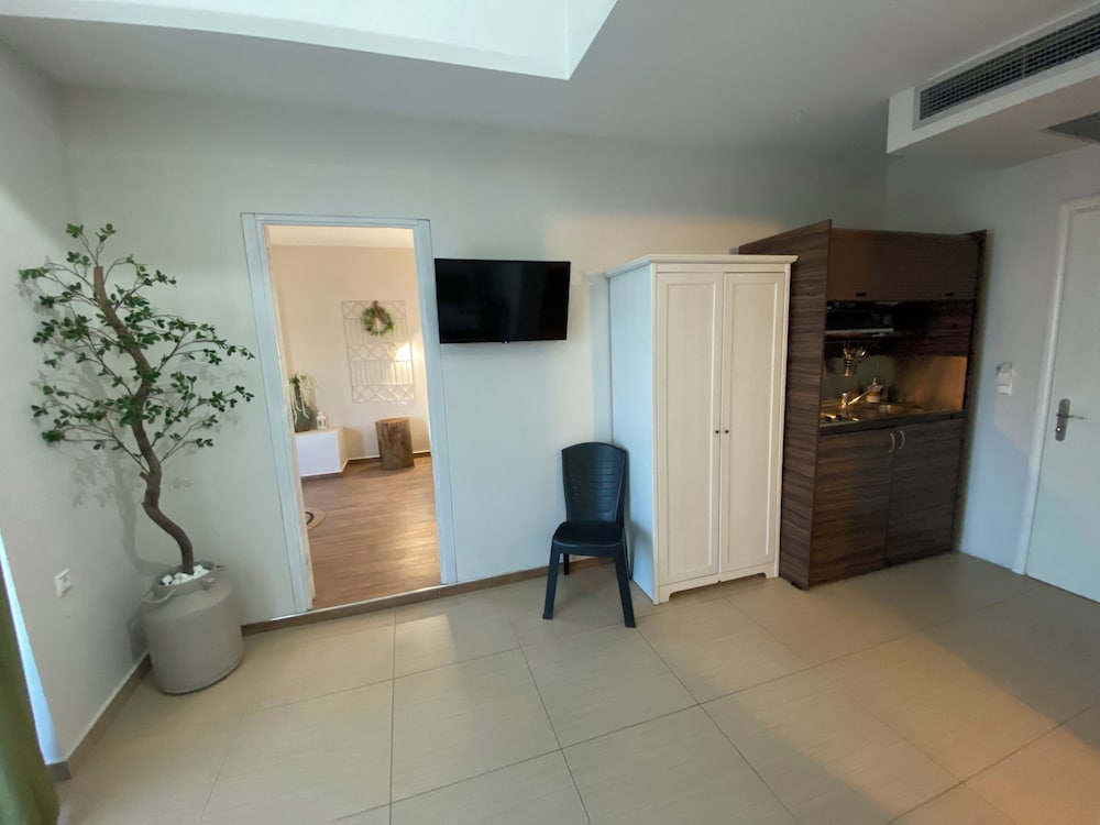 Klio Apartments and Studios 7/54