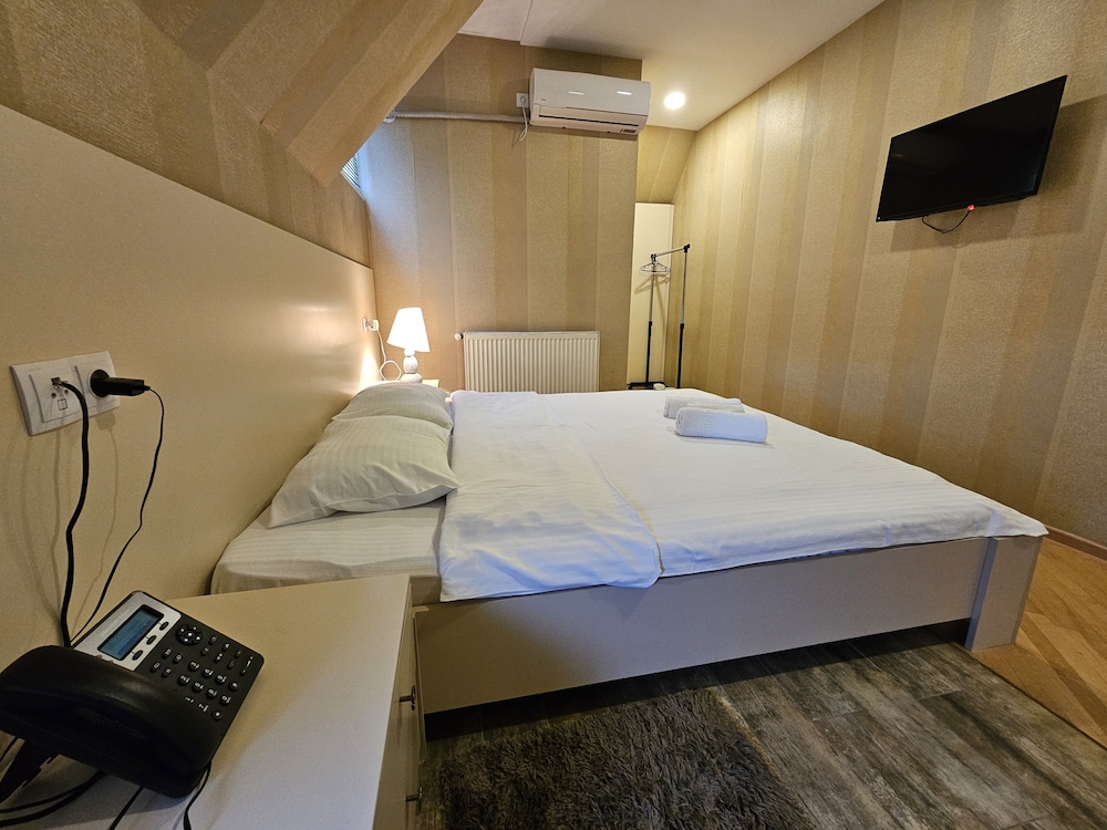 Hotel Iveria 8/50