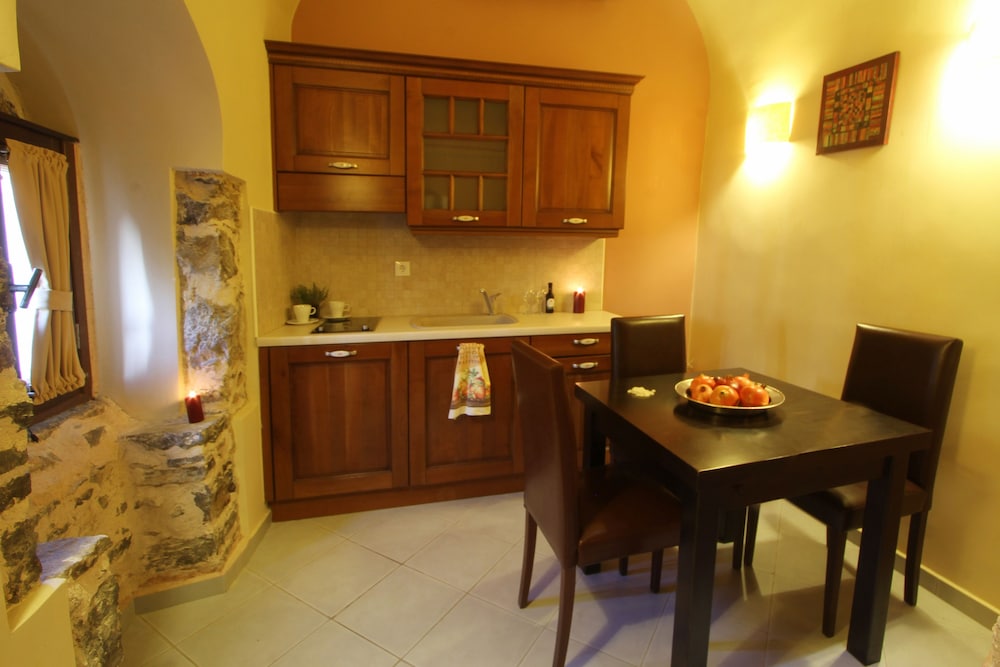 MEDIEVAL CASTLE SUITES TRADITIONAL 37/50