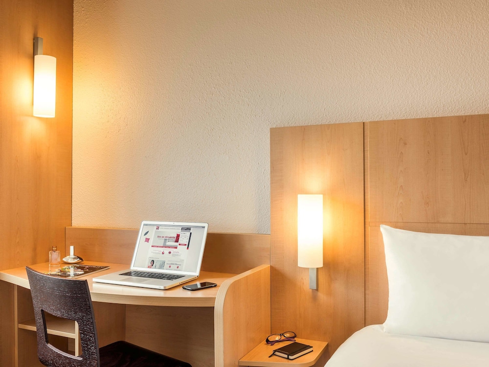 Ibis Paris Coeur d Orly Airport Hotel 40/66