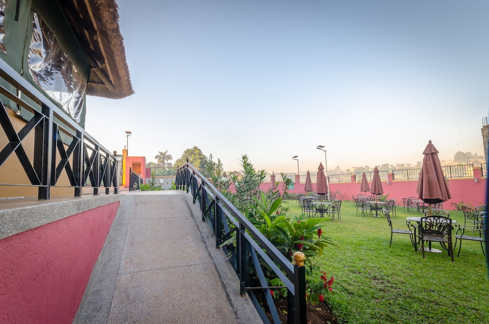 Nyumbani Hotel Makerere 31/33