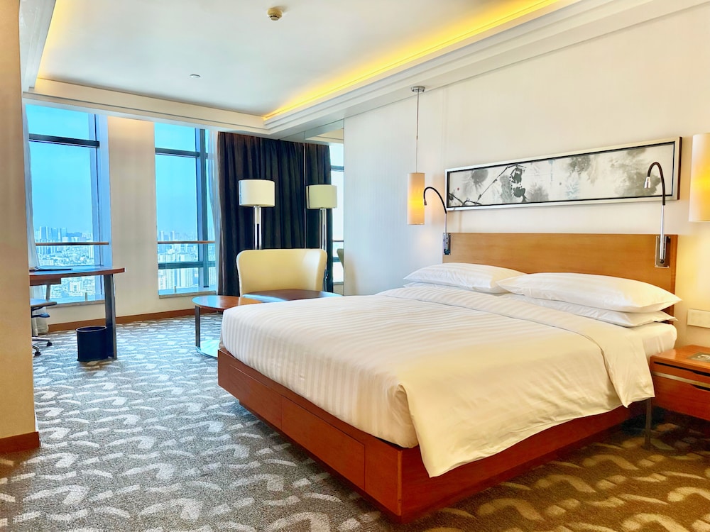 Swiss, King Bed