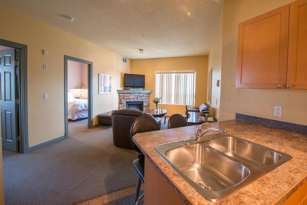 PODOLLAN REZ-IDENCE FORT MCMURRAY 17/50