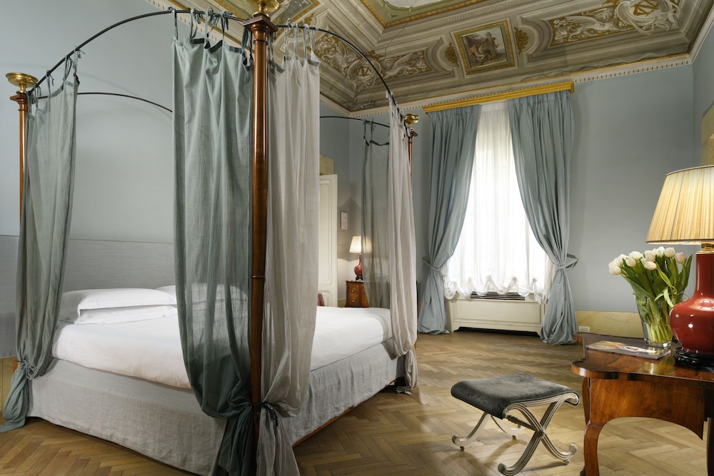 Al Palazzo Del Marchese Di Camugliano 24/76