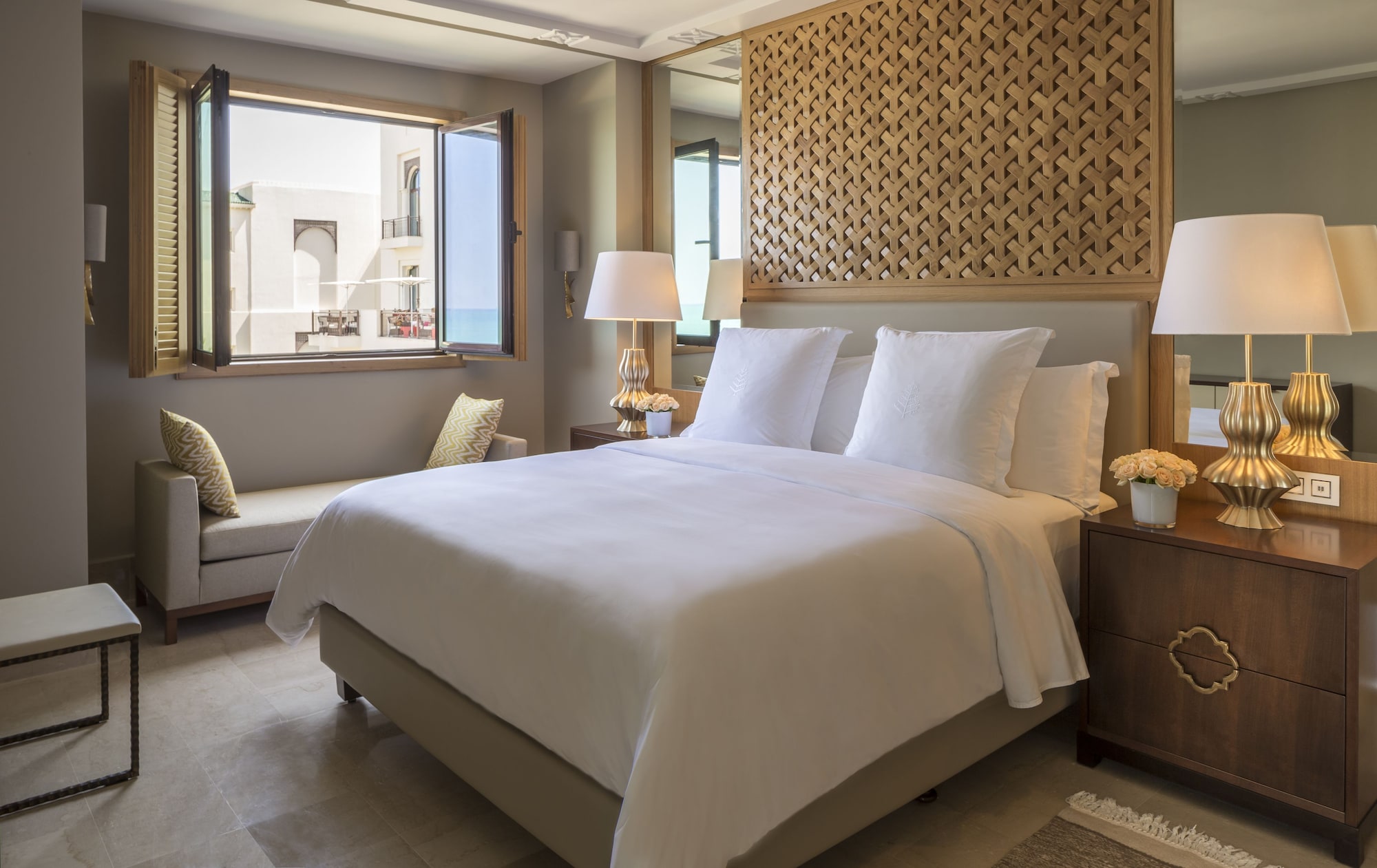 EXECUTIVE, SUITE, KING BED
