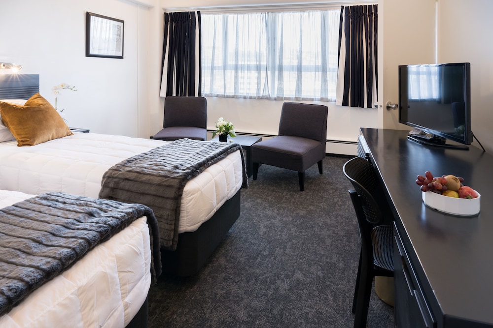 Bay Plaza Hotel 17/40