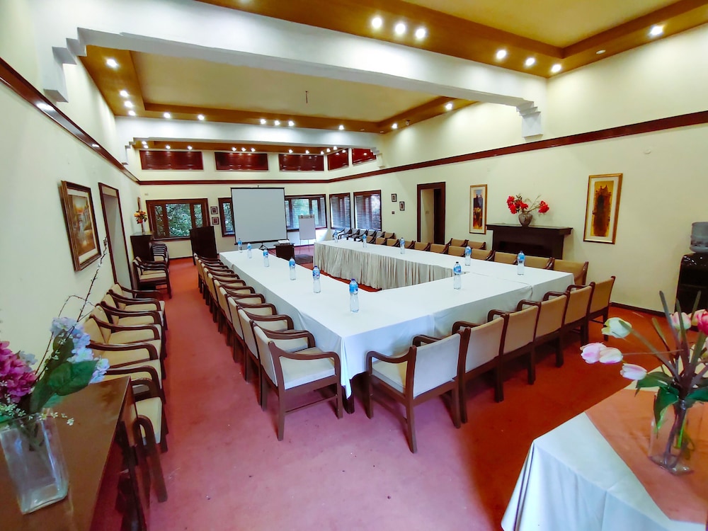 Lockwood Hotel Murree 13/15