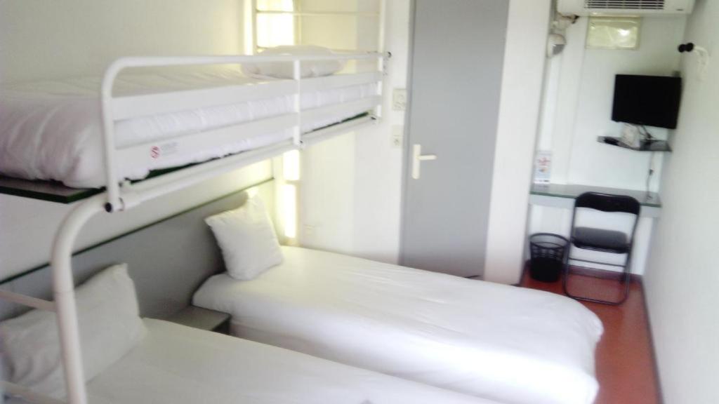 Room, Triple