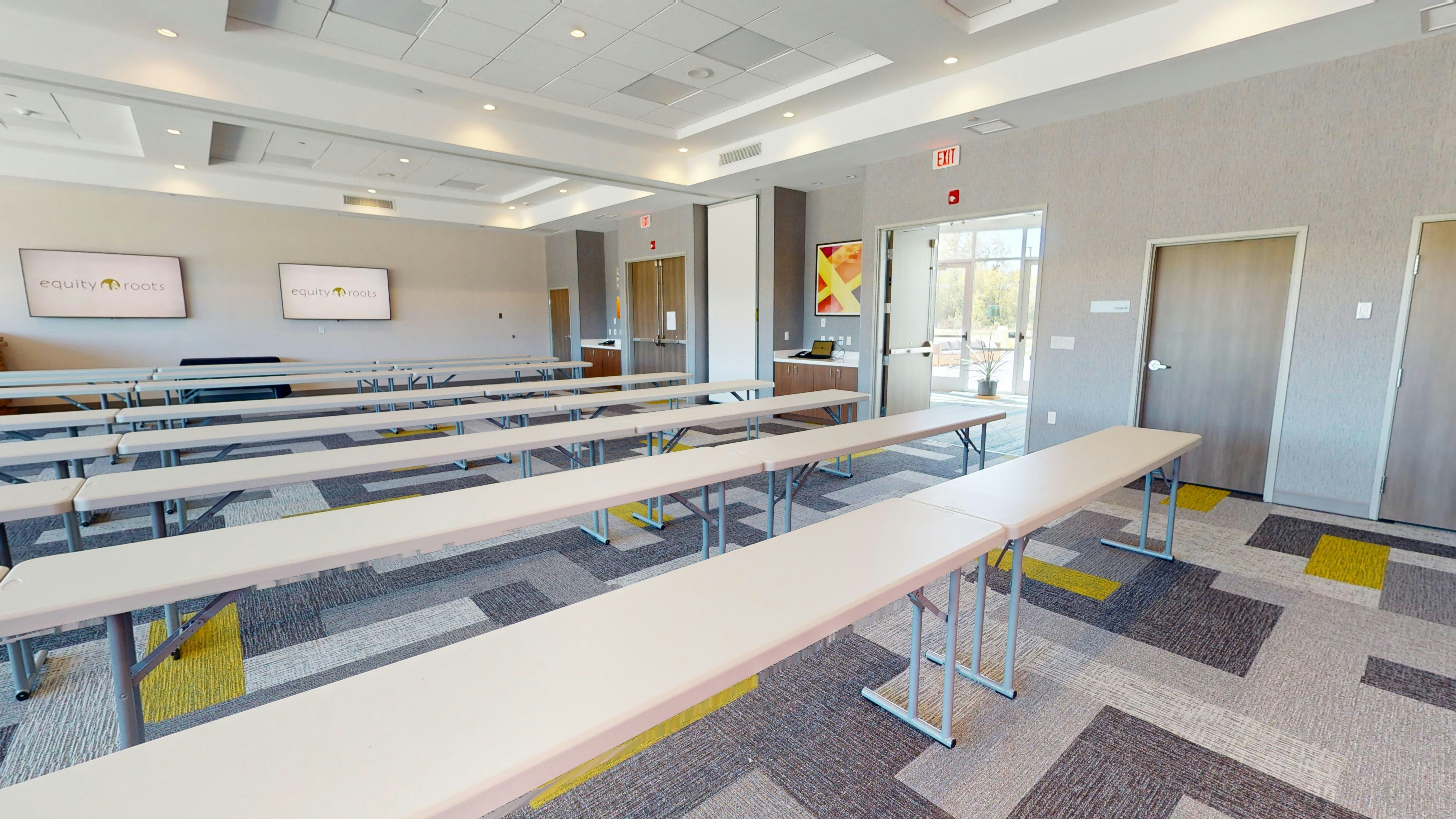 Holiday Inn Express & Suites Chicago Schaumburg, an IHG Hotel 23/50