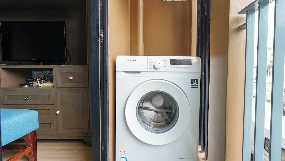 DLUX Condominium 32/44
