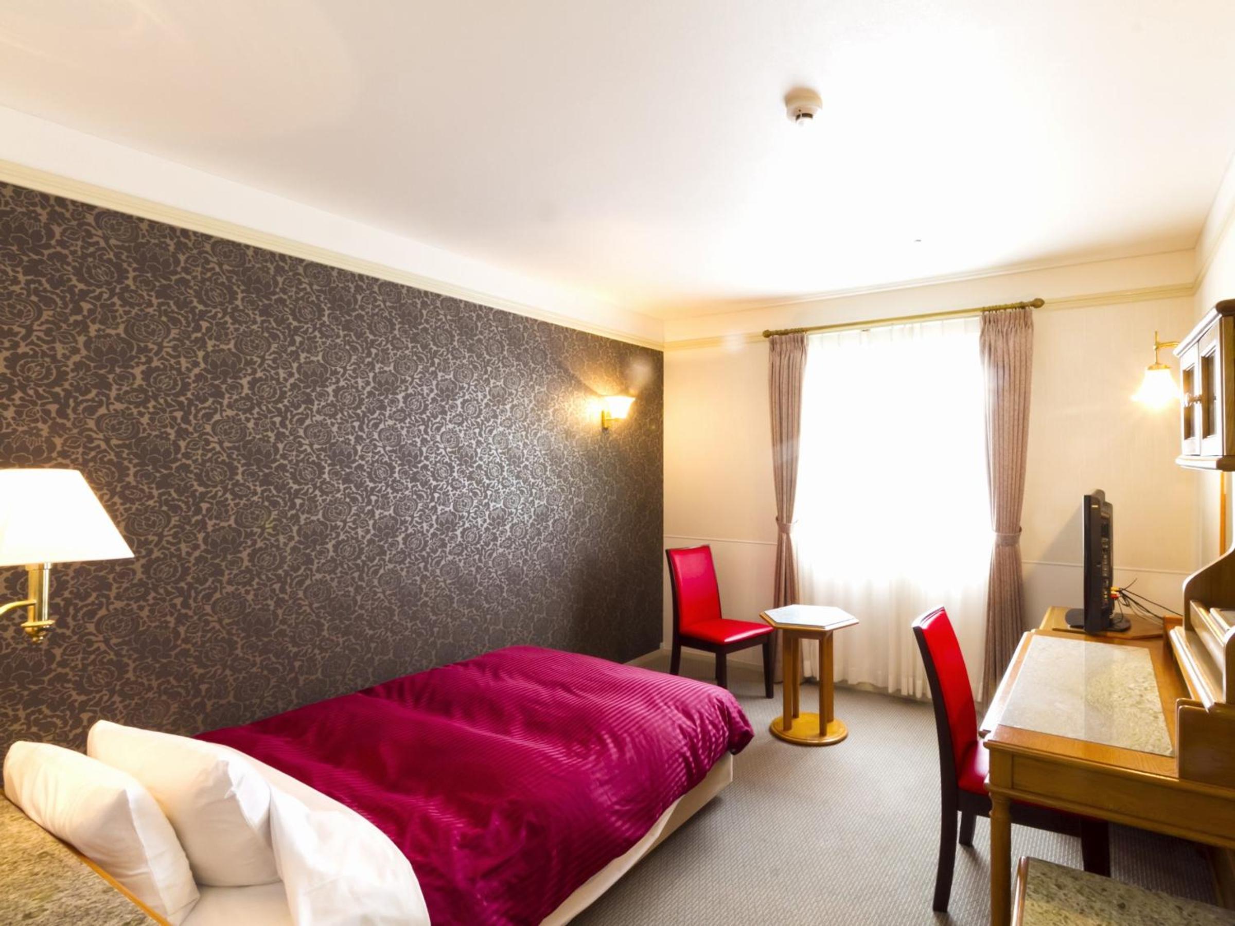 HOTEL MERIEGES 5/17