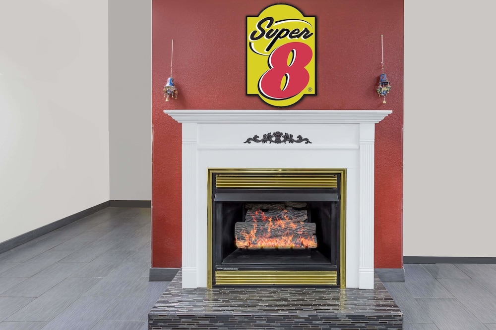 Super 8 by Wyndham Logansport 14/23