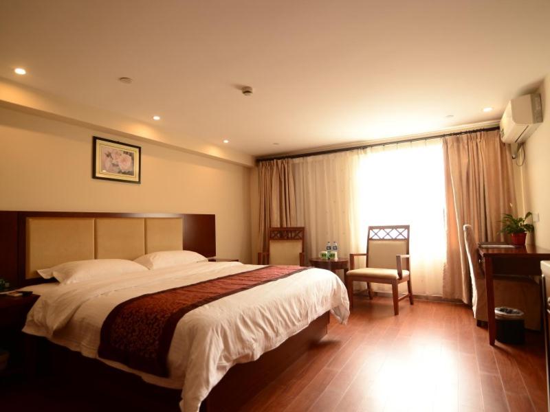 GreenTree Inn Suzhou Kunshan Huaqiao Metro Station Express Hotel 12/36