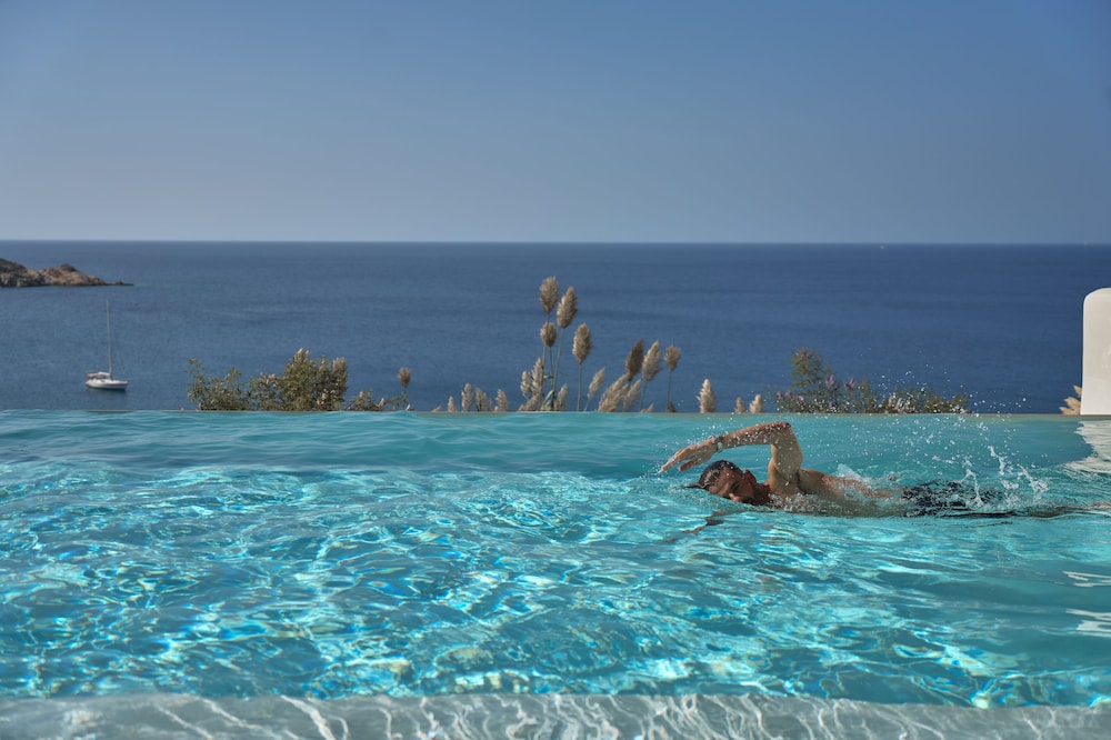 Ios Grand Pool Suites 35/50