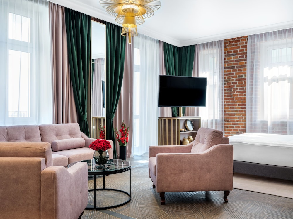 Hotel Golden Queen 30/50