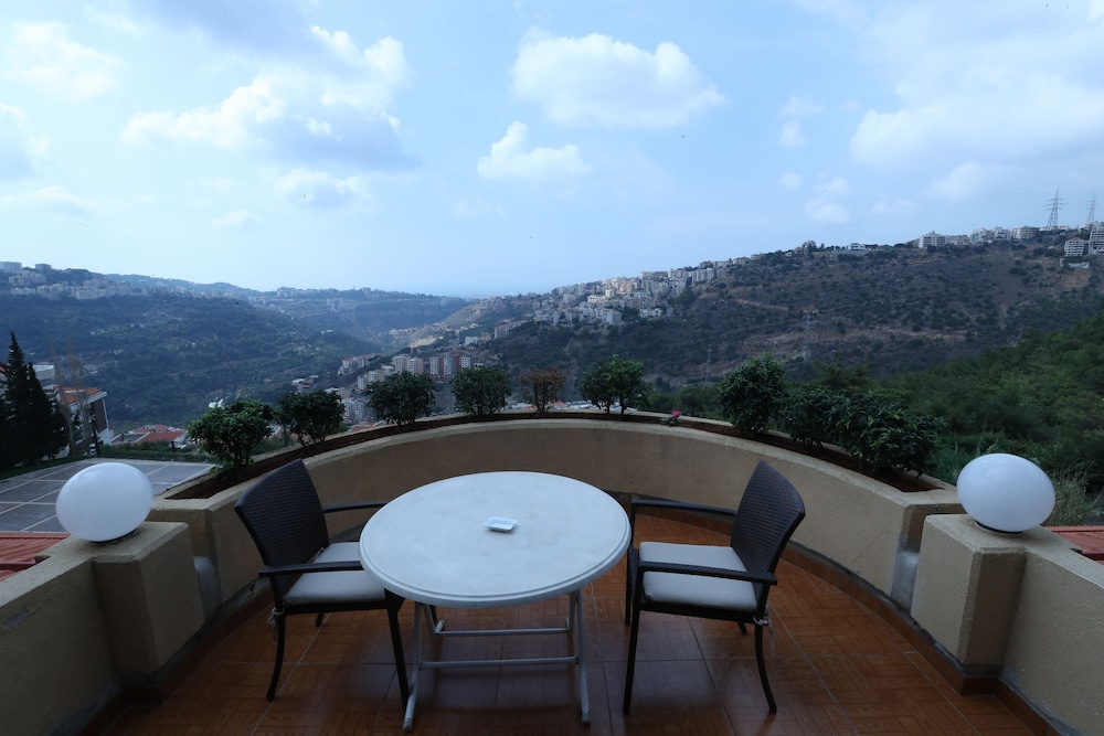 MONTEVERDE HOTEL in BEIT MERY