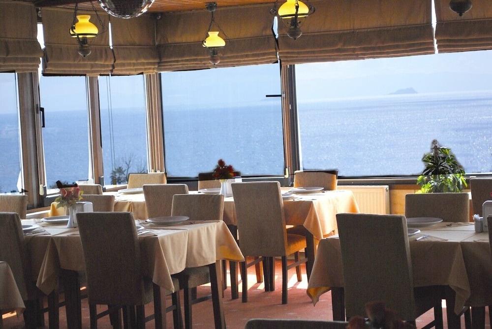 Grand Liza Hotel 35/49