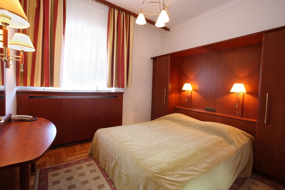 Kazakhstan Hotel 46/87