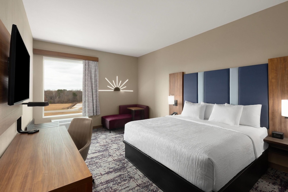 La Quinta Inn & Suites by Wyndham Athens 14/49