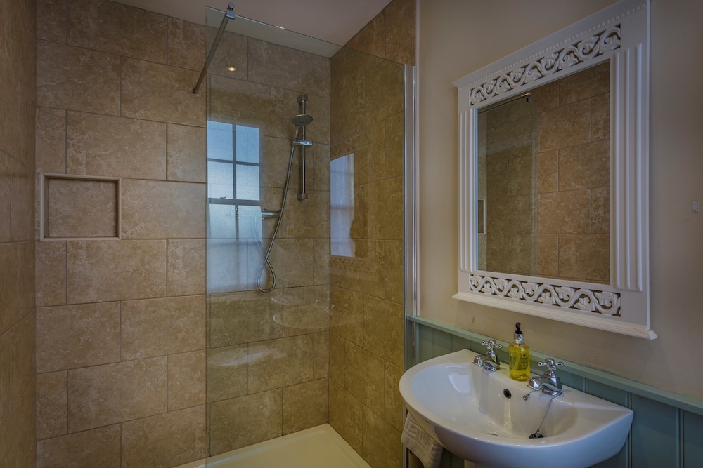غرفة سوبيريور بسرير كينج، The Golden Fleece Hotel 3/7