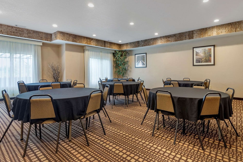 Comfort Inn and Suites Blue Ridge Ga 35/42
