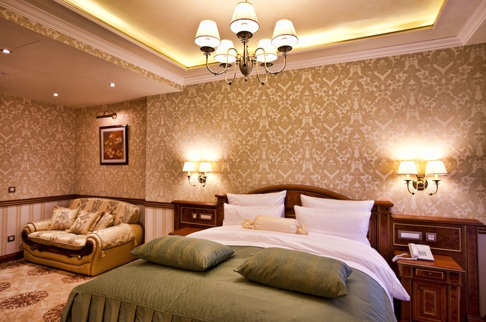 Multi Grand Hotel 24/68