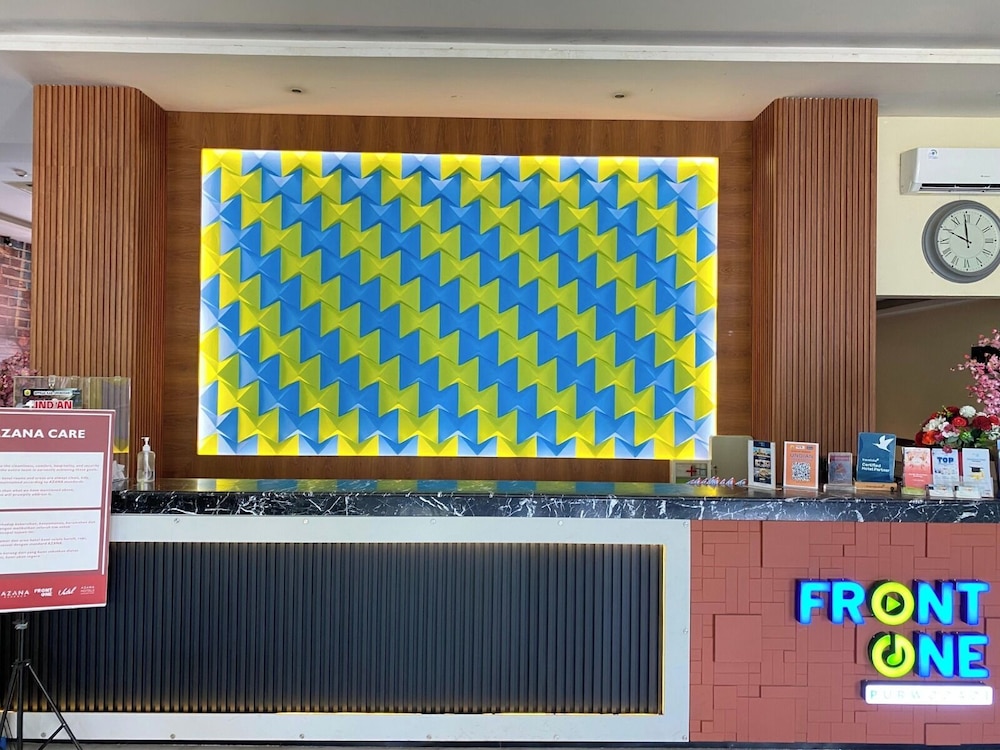 Front One Hotel Purwodadi 13/72