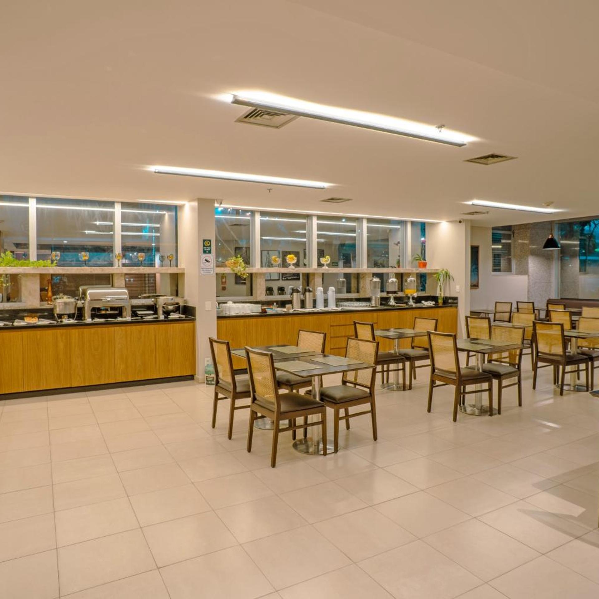 NAOUM HOTEL 18/25