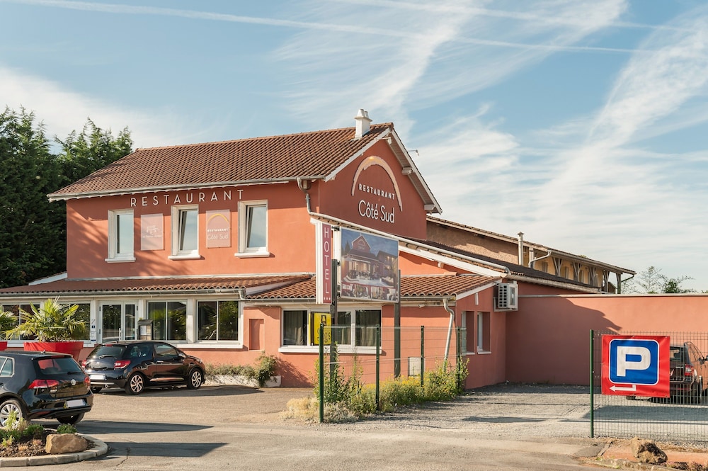 HÔTEL LES PIERRES DORÉES 1/39