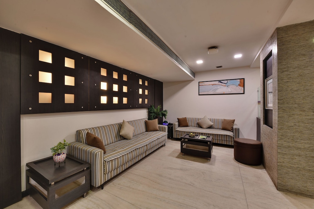 Click Hotel Yuvraj 33/46