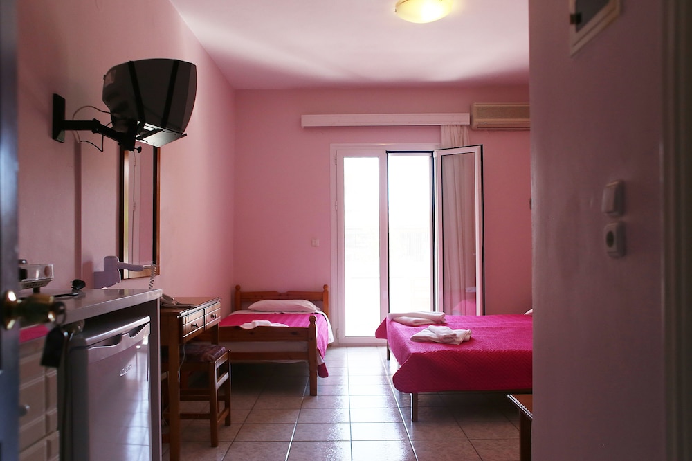 Christina Studios 28/50