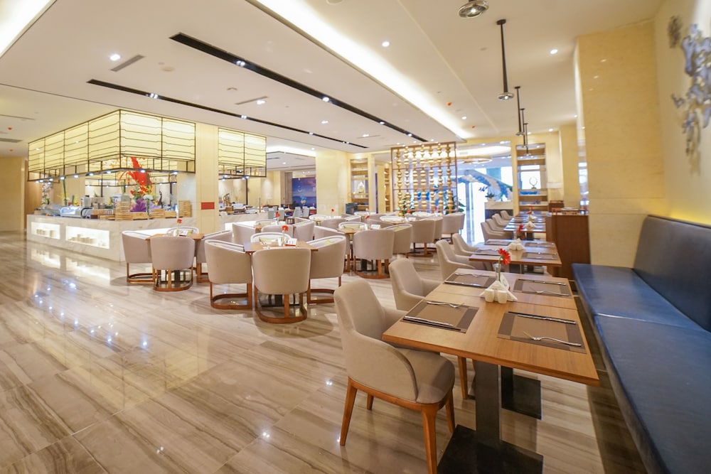 Huayou New Century Grand Hotel 35/50