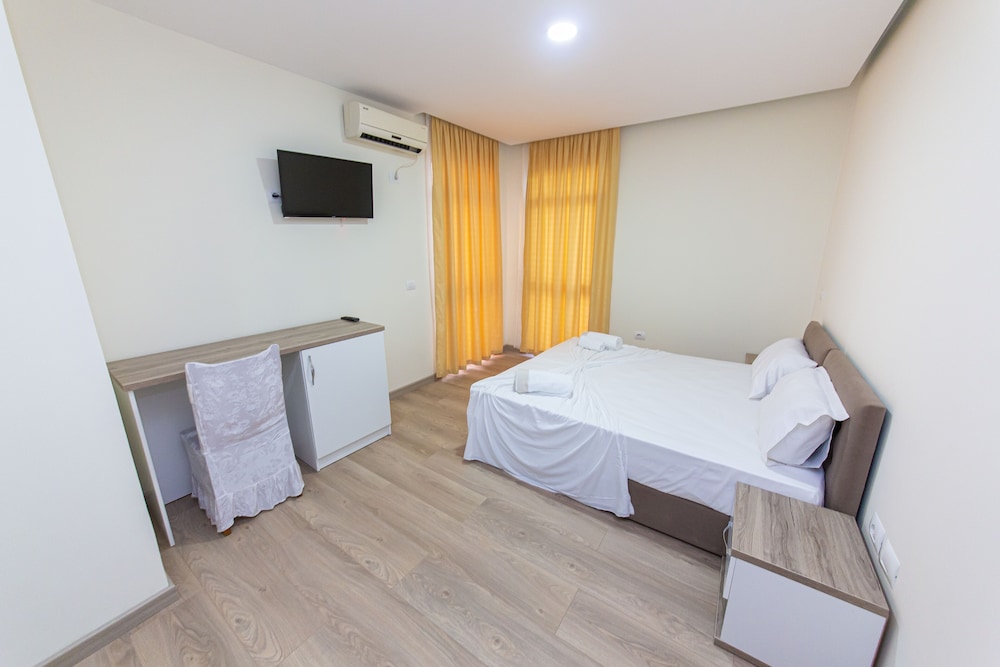 Esal Hotel 19/39